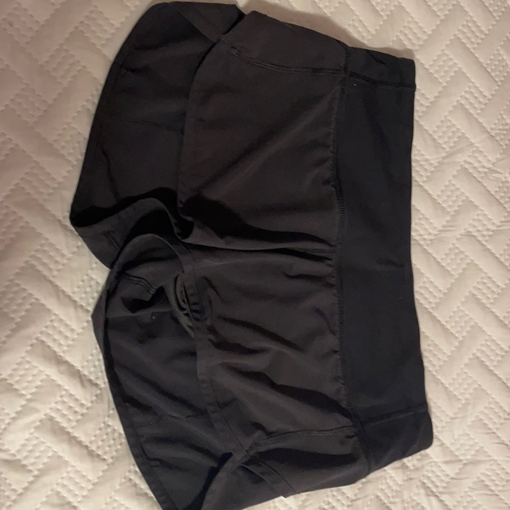Black lululemon size 6, 2.5 inch shorts